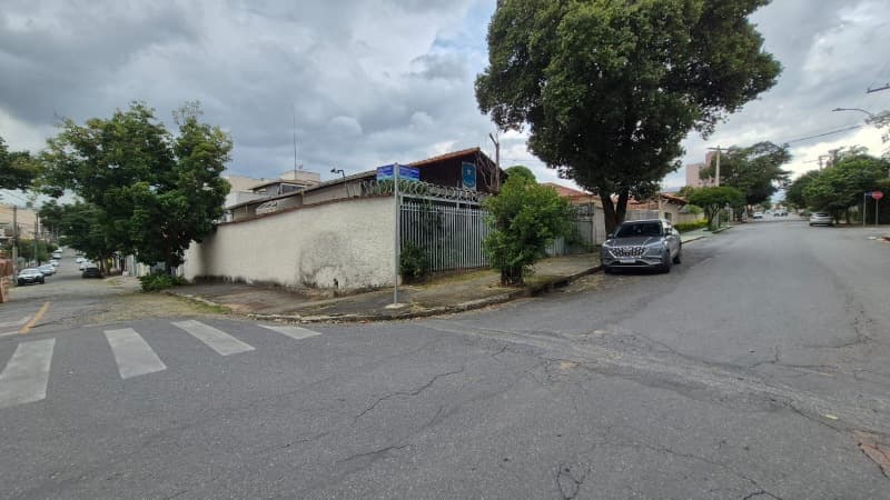 Foto 3 de 4: Casa em leilão em Belo Horizonte - MG, bairro Santa Branca — LOTE 001 CASA COM LOTE DE 360m² | 158,29m² CONSTRUÍDOS | SANTA BRANCA – BH/MG | DESOCUPADA