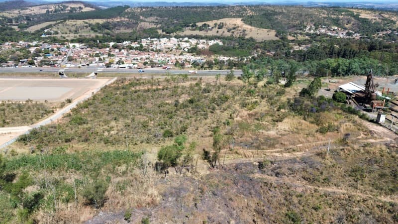 Foto 8 de 13: Terreno em leilão em Sete Lagoas - MG, bairro Barreiro — LOTE 002 TERRENO l ÁREA DE 8,05 HAS l ÀS MARGENS DA BR-040 l BAIRRO BARREIRO l SETE LAGOAS/MG l DESO
