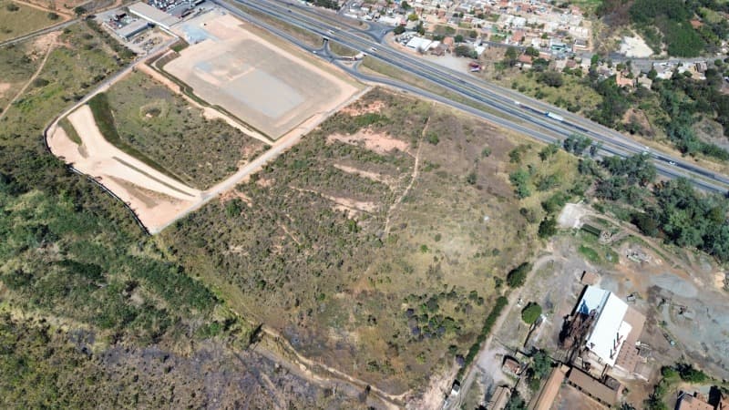 Foto 9 de 13: Terreno em leilão em Sete Lagoas - MG, bairro Barreiro — LOTE 002 TERRENO l ÁREA DE 8,05 HAS l ÀS MARGENS DA BR-040 l BAIRRO BARREIRO l SETE LAGOAS/MG l DESO