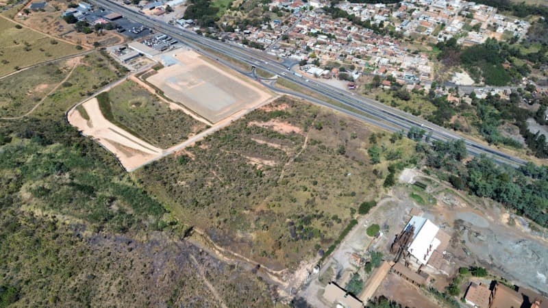 Foto 10 de 13: Terreno em leilão em Sete Lagoas - MG, bairro Barreiro — LOTE 002 TERRENO l ÁREA DE 8,05 HAS l ÀS MARGENS DA BR-040 l BAIRRO BARREIRO l SETE LAGOAS/MG l DESO