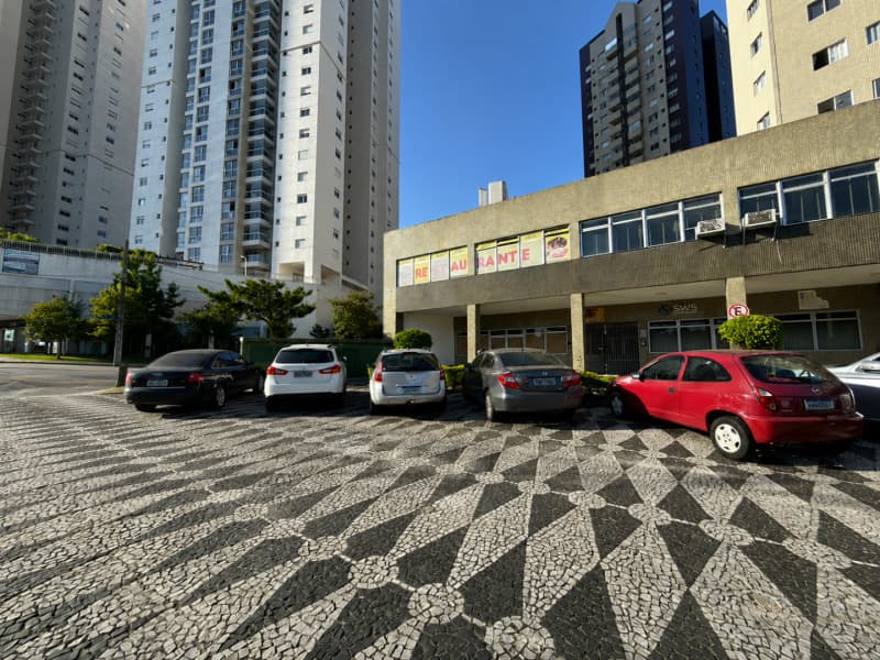 Foto 2 de 10: Comercial em leilão em Curitiba - PR, bairro Cristo Rei — LOTE 001 LOJA A l 478,96M² l EDIFÍCIO MANUEL NUNES DA COSTA l AV. AFFONSO CAMARGO, Nº 2125, CURITIBA