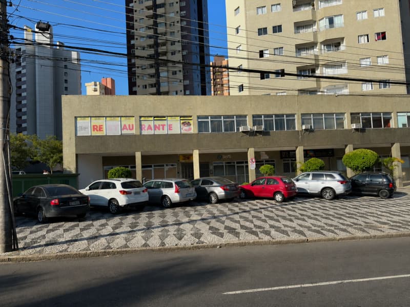 Foto 3 de 10: Comercial em leilão em Curitiba - PR, bairro Cristo Rei — LOTE 001 LOJA A l 478,96M² l EDIFÍCIO MANUEL NUNES DA COSTA l AV. AFFONSO CAMARGO, Nº 2125, CURITIBA