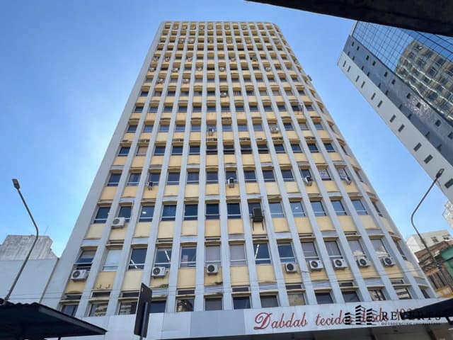Foto 2 de 3: Comercial em leilão em Porto Alegre - RS, bairro Centro Histórico — Sala - Centro Histórico, Porto Alegre/RS