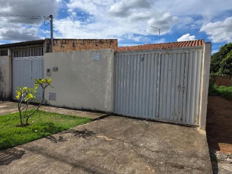 Casa em leilão em Luziânia - GO — LOTE 082 IMOVEL