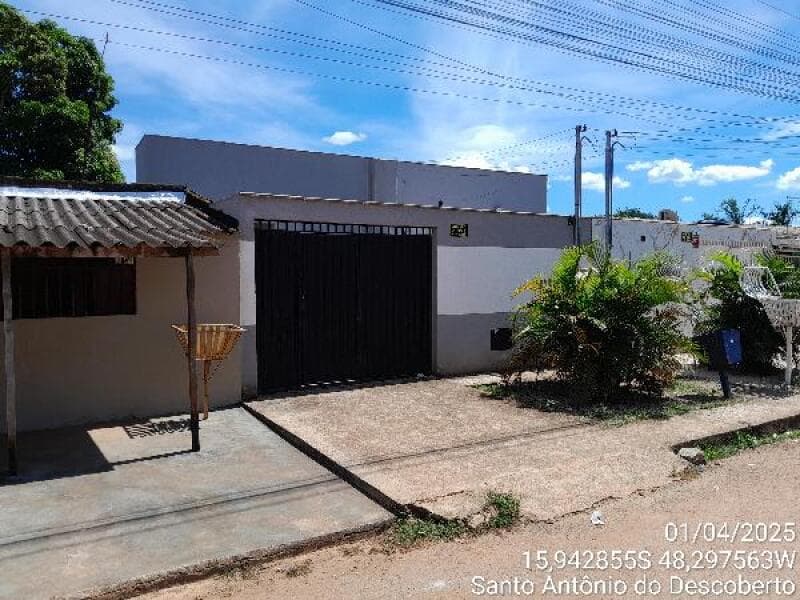 Casa em leilão em Santo Antônio Do Descoberto - GO — LOTE 102 IMOVEL