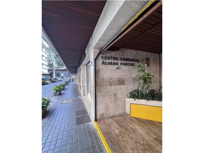Foto 1 de 5: Comercial em leilão em Nova Friburgo - RJ, bairro Centro — LOTE 006 IMOVEL