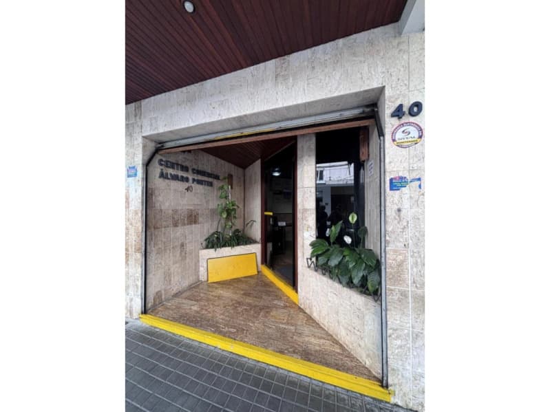 Foto 2 de 5: Comercial em leilão em Nova Friburgo - RJ, bairro Centro — LOTE 006 IMOVEL