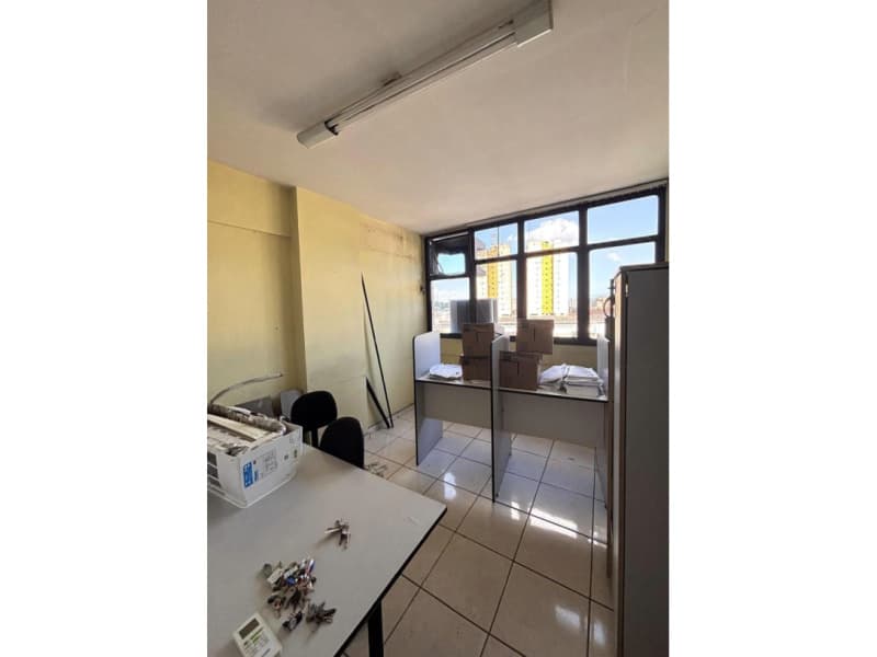 Foto 9 de 12: Comercial em leilão em Nova Iguaçu - RJ, bairro Centro — LOTE 007 IMOVEL