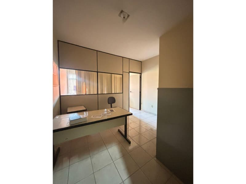 Foto 12 de 17: Comercial em leilão em Resende - RJ, bairro Centro — LOTE 009 IMOVEL