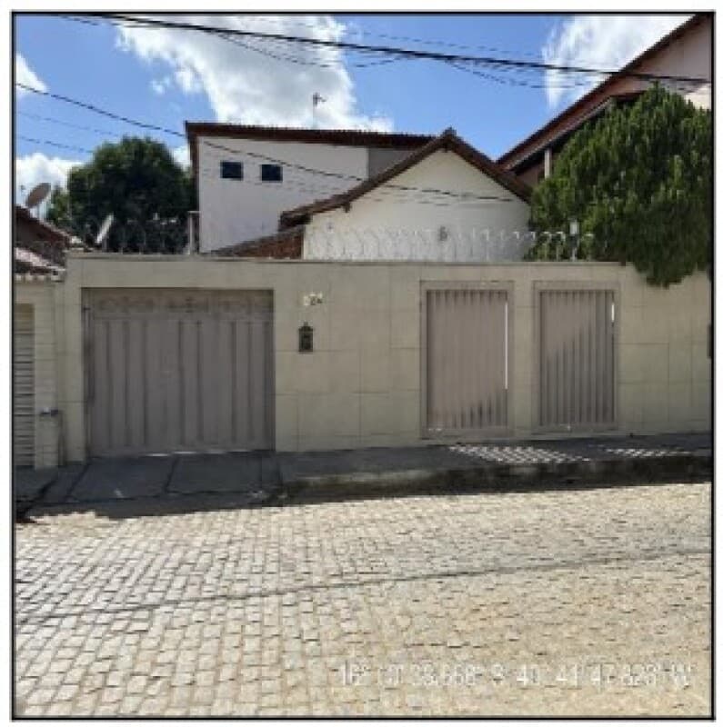 Casa em leilão em Almenara - MG, bairro Centro — LOTE 120 IMOVEL