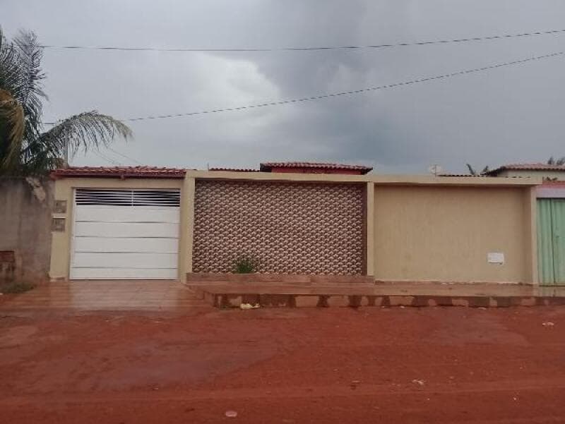 Casa em leilão em Buritizeiro - MG — LOTE 124 IMOVEL
