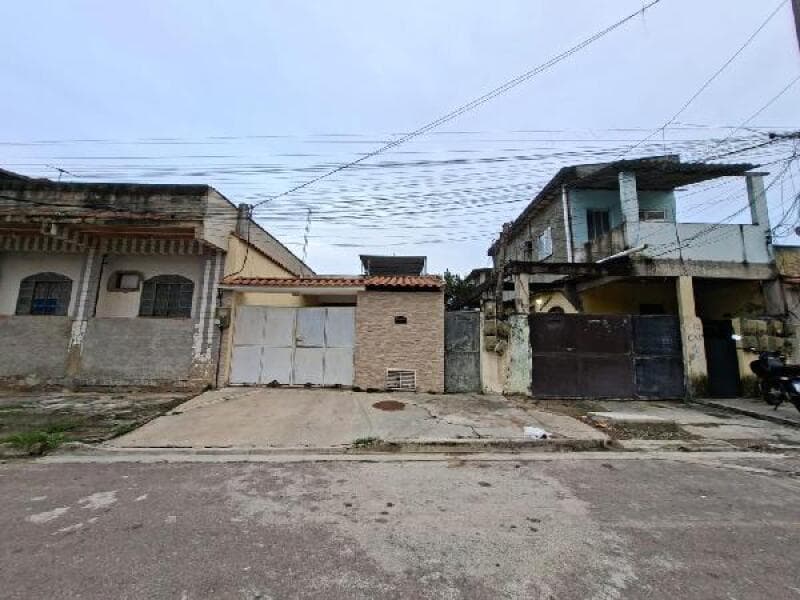 Casa em leilão em São Gonçalo - RJ, bairro Trindade — LOTE 357 IMOVEL