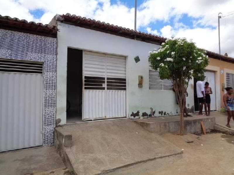 Casa em leilão em Iaçu - BA — LOTE 027 Casa
