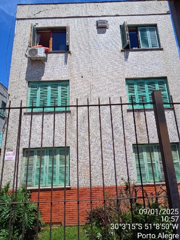 Apartamento em leilão em Porto Alegre - RS — LOTE 411 Apartamento