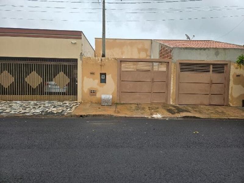 Casa em leilão em Araçatuba - SP — LOTE 208 Casa