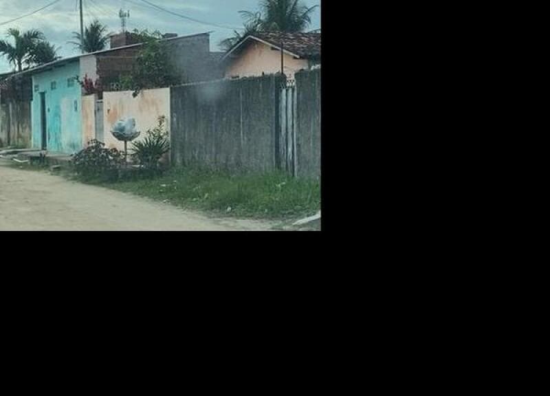 Casa em leilão em Santa Rita - PB, bairro Heitel Santiago — LOTE 213 LOTEAMENTO PLANICE DE SARON