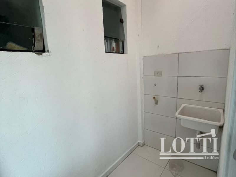 Foto 32 de 51: Comercial em leilão em São Paulo - SP — LOTE 001 Prédio Residencial