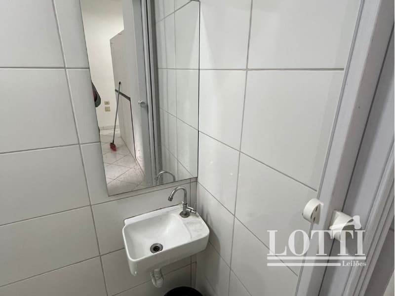 Foto 18 de 51: Comercial em leilão em São Paulo - SP, bairro Jardim Seckler — LOTE 001 Prédio Residencial