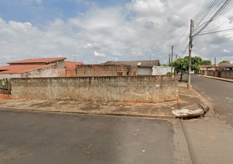 Casa em leilão em Tupã - SP, bairro Barra Funda — LOTE 001 Csa de Madeira em Tupã/SP