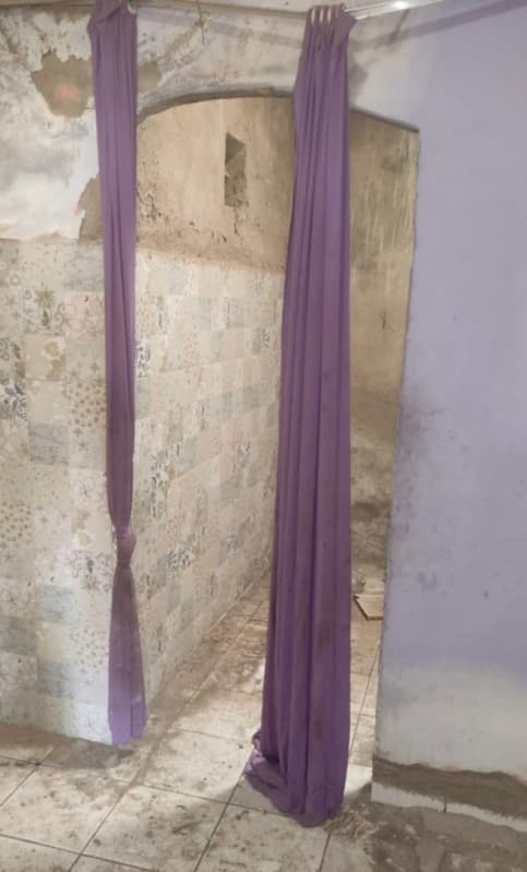 Casa em leilão em Ipirá - BA, bairro Morada Nobre — LOTE 001 UM IMÓVEL URBANO, GARAGEM, SALA, 02 QUARTOS, COZINHA. RUA EMÍDIO AQUINO, Nº 100, IPIRÁ/BA.