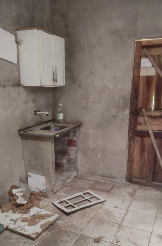 Foto 2 de 6: Casa em leilão em Ipirá - BA, bairro Morada Nobre — LOTE 001 UM IMÓVEL URBANO, GARAGEM, SALA, 02 QUARTOS, COZINHA. RUA EMÍDIO AQUINO, Nº 100, IPIRÁ/BA.