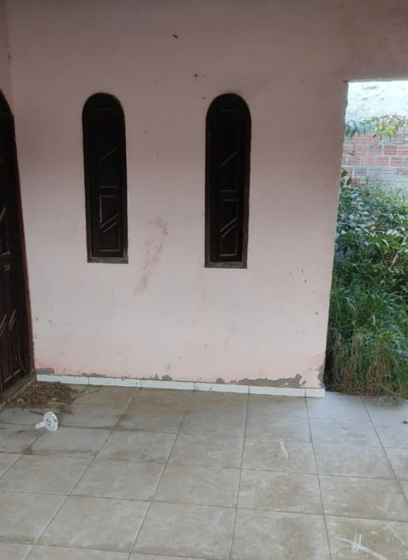 Foto 4 de 6: Casa em leilão em Ipirá - BA, bairro Morada Nobre — LOTE 001 UM IMÓVEL URBANO, GARAGEM, SALA, 02 QUARTOS, COZINHA. RUA EMÍDIO AQUINO, Nº 100, IPIRÁ/BA.