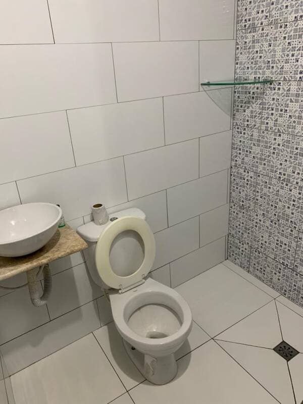 Foto 6 de 10: Casa em leilão em Lauro De Freitas - BA, bairro Vila Praiana — LOTE 001 CASA TÉRREA, SALA, COZINHA, BANHEIRO, ARÉA DE SERVIÇO,GARAGEM, 1/4 - VILA PRAIANA, LAURO DE