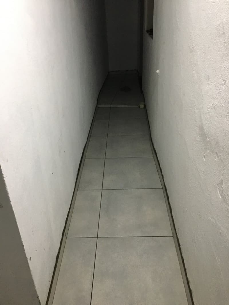 Foto 7 de 10: Casa em leilão em Lauro De Freitas - BA, bairro Vila Praiana — LOTE 001 CASA TÉRREA, SALA, COZINHA, BANHEIRO, ARÉA DE SERVIÇO,GARAGEM, 1/4 - VILA PRAIANA, LAURO DE