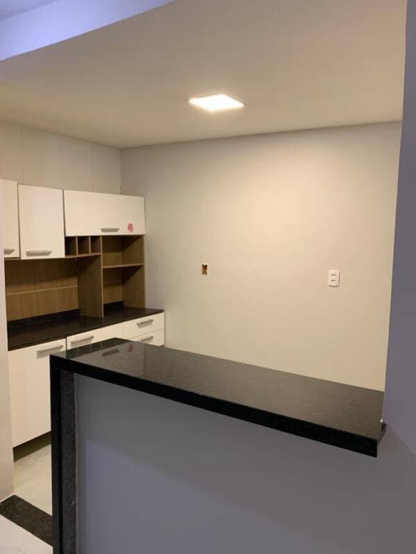 Foto 8 de 10: Casa em leilão em Lauro De Freitas - BA, bairro Vila Praiana — LOTE 001 CASA TÉRREA, SALA, COZINHA, BANHEIRO, ARÉA DE SERVIÇO,GARAGEM, 1/4 - VILA PRAIANA, LAURO DE