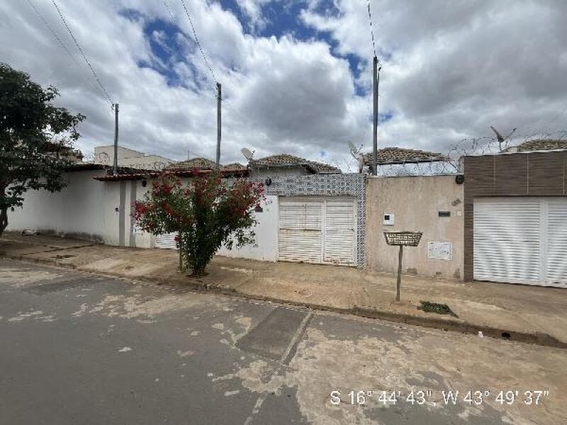 Casa em leilão em Montes Claros - MG, bairro Jardim Olímpico — LOTE 155 Casa