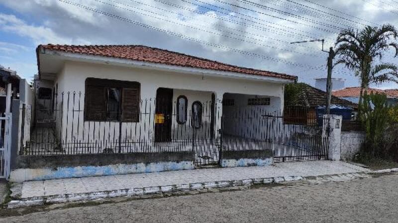 Casa em leilão em Imaruí - SC, bairro Centro — LOTE 433 Casa