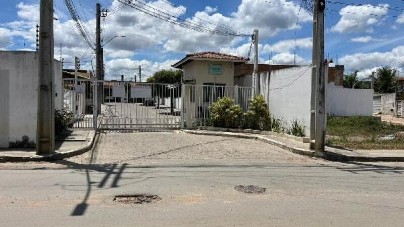 Casa em leilão em Ipirá - BA — LOTE 020 Casa