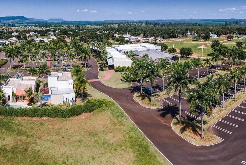 Foto 2 de 18: Terreno em leilão em Pardinho - SP — LOTE 001 (DIREITOS AQUISITIVOS) TERRENO COM 450 m² NO NINHO VERDE – GLEBA II EM PARDINHO/SP