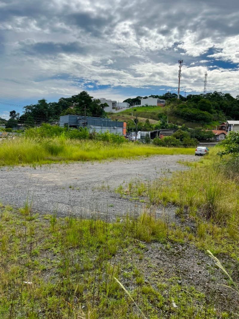 Foto 2 de 5: Terreno em leilão em Blumenau - SC — LOTE 001 Terreno na Rua Hermann Tribess com 2.603,20m2 (BLUMENAU/SC)