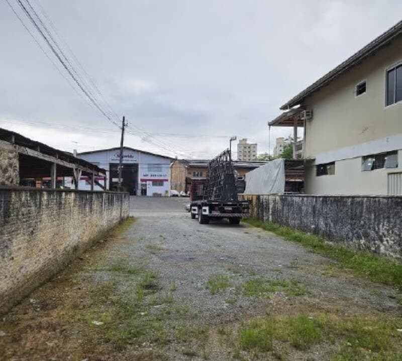 Foto 4 de 5: Terreno em leilão em Blumenau - SC — LOTE 001 Terreno na Rua Gustavo Zimmermann com 18.470,17m² (Blumenau/SC)