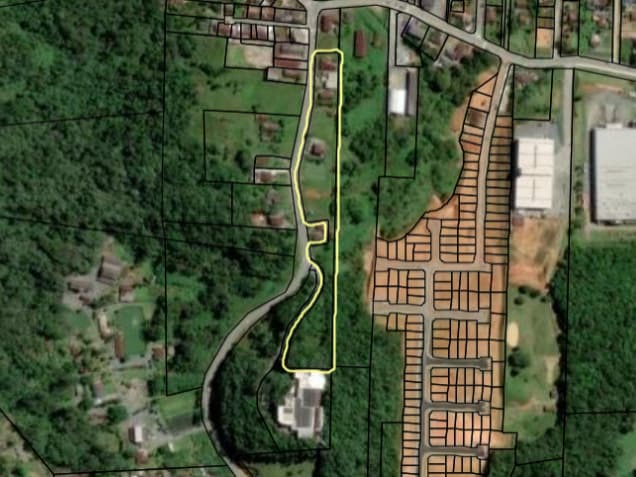 Terreno em leilão em Blumenau - SC, bairro Itoupava Central — LOTE 001 Terreno com 14.729,55m² Rua Professor Jacob Ineichen com diversas edificações (Blumenau/SC)