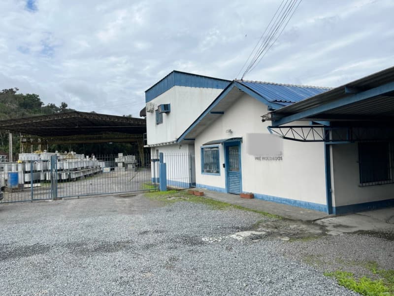 Terreno em leilão em Blumenau - SC, bairro Badenfurt — LOTE 001 Terreno na rua Alice Ferreira dos Santos com 5.087,50m2 e benfeitorias (Blumenau/SC)