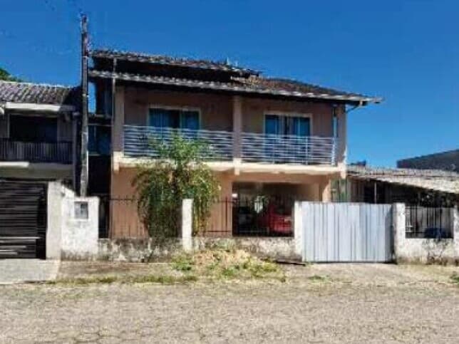 Terreno em leilão em Gaspar - SC, bairro Figueira — LOTE 001 Terreno com edificações no loteamento Jardim Figueira (Gaspar/SC)