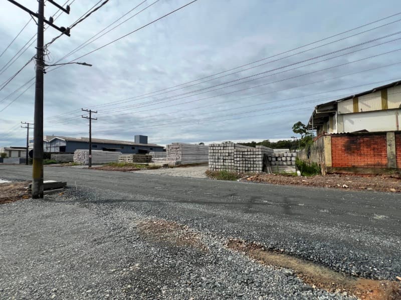 Foto 1 de 4: Terreno em leilão em Joinville - SC, bairro Pirabeiraba — LOTE 001 TERRENO NA ZONA INDUSTRIAL NORTE CONTENDO 4.285,50m²