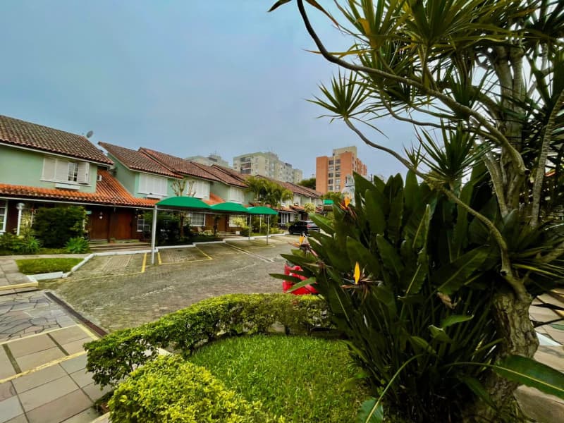 Foto 7 de 12: Casa em leilão em Porto Alegre - RS — LOTE 001 CASA EM CONDOMÍNIO NO BAIRRO TRISTEZA