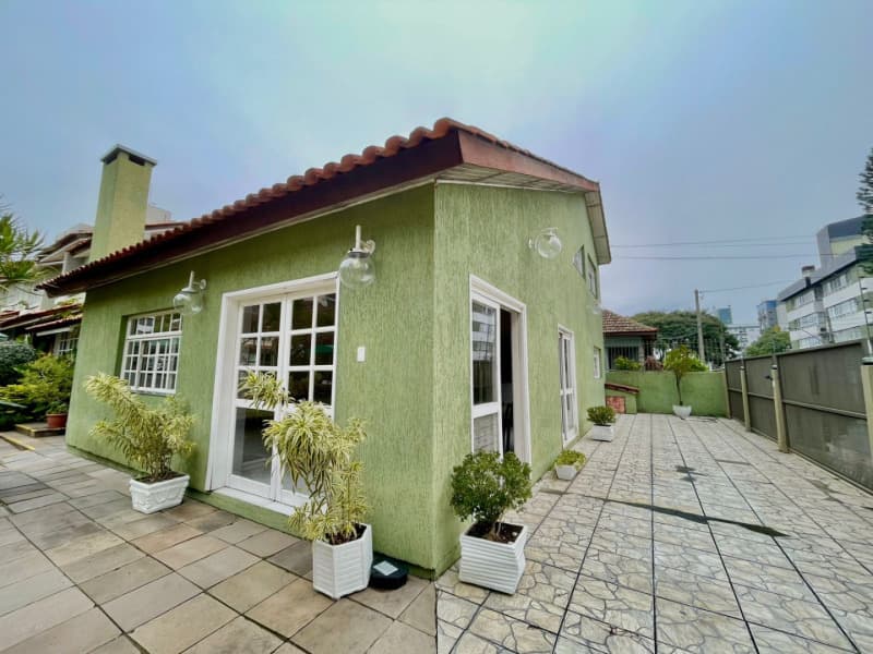 Foto 9 de 12: Casa em leilão em Porto Alegre - RS — LOTE 001 CASA EM CONDOMÍNIO NO BAIRRO TRISTEZA