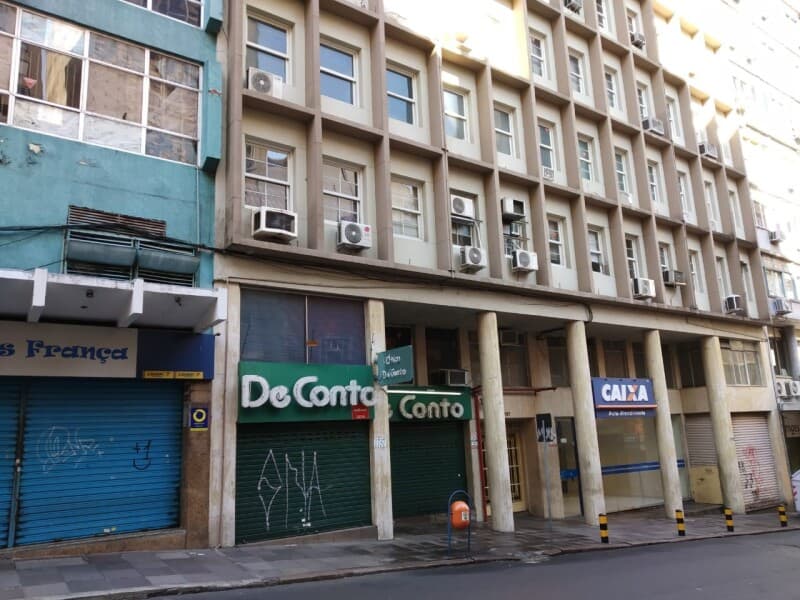 Foto 1 de 6: Comercial em leilão em Porto Alegre - RS — LOTE 001 CONJUNTO (DESOCUPADO) NO BAIRRO CENTRO