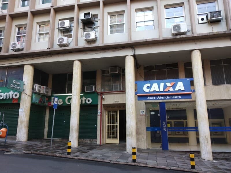 Foto 4 de 6: Comercial em leilão em Porto Alegre - RS — LOTE 001 CONJUNTO (DESOCUPADO) NO BAIRRO CENTRO