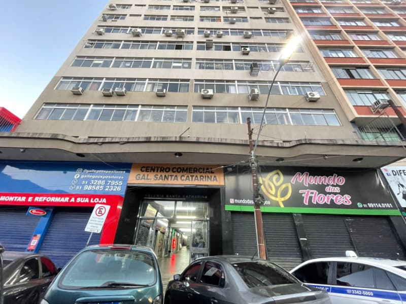 Foto 3 de 6: Comercial em leilão em Porto Alegre - RS — LOTE 001 LOJA E SOBRELOJA