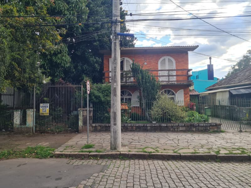Foto 1 de 4: Casa em leilão em Porto Alegre - RS — LOTE 001 CASA (DESOCUPADA) NO BAIRRO SANTA MARIA GORETTI