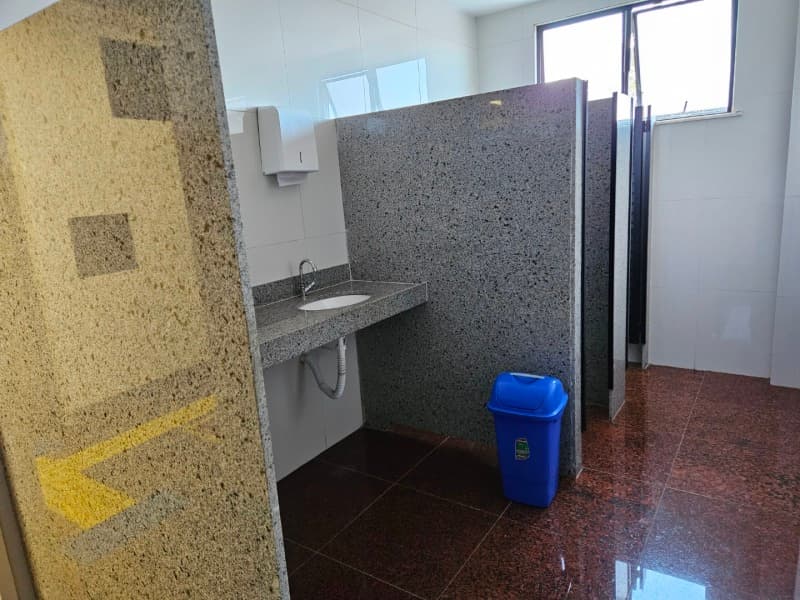 Foto 13 de 34: Comercial em leilão em São Luís - MA — LOTE 002 Prédio comercial na Rua Leblon, Calhau, São Luís/MA com área Construída de 1.215,05 m²
