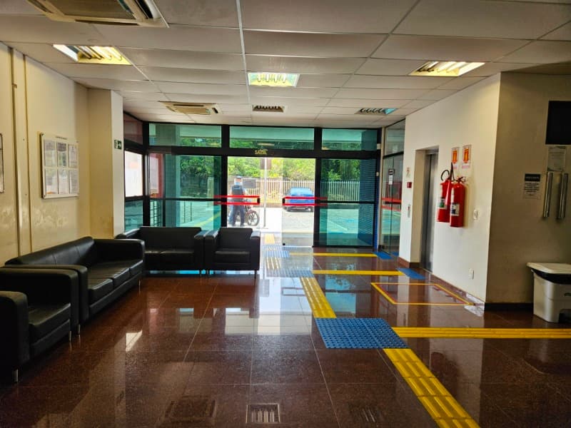 Foto 28 de 34: Comercial em leilão em São Luís - MA — LOTE 002 Prédio comercial na Rua Leblon, Calhau, São Luís/MA com área Construída de 1.215,05 m²