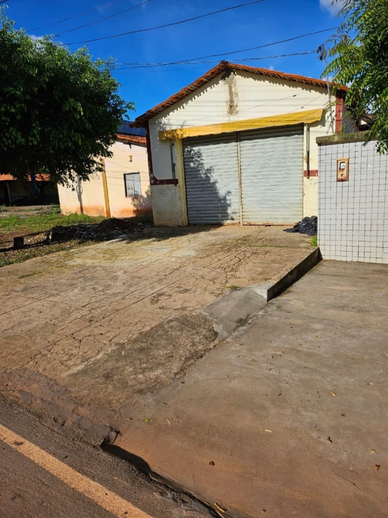 Foto 1 de 2: Comercial em leilão em Governador Archer - MA — LOTE 003 Um salão comercial na Avenida Costa e Silva, Governador Archer/MA, com 180 m² de área
