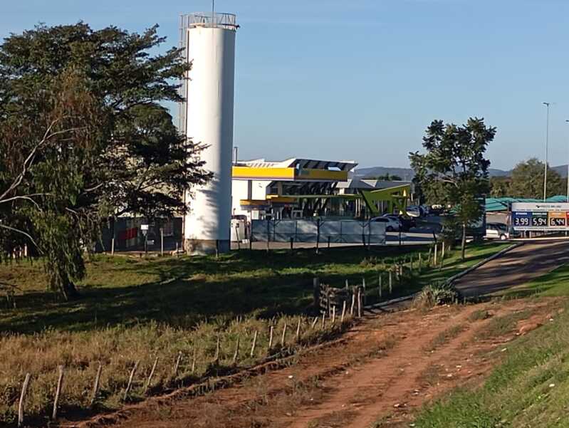 Foto 2 de 9: Terreno em leilão em Itaúna - MG — LOTE 001 Imóvel MG 050 - Ao lado do Restaurante Milhão