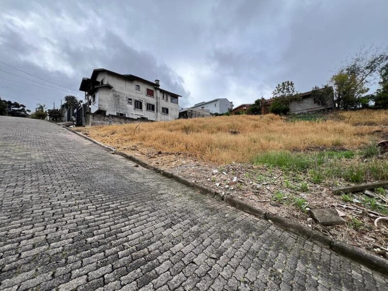 Foto 1 de 3: Terreno em leilão em Caxias Do Sul - RS — LOTE 001-7 UM TERRENO URBANO, constituído pelo atual lote administrativo nº 08, da quadra nº 5.241,